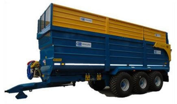 Britains 1/32 Kane Tri-Axle Halfpipe Silage Trailer Diecast Model