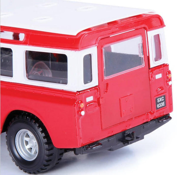 Burago 1/24 Land Rover Diecast Model