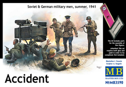 Master Box 1/35 WWII Accident - Soviet & German Military Men Summer 1941