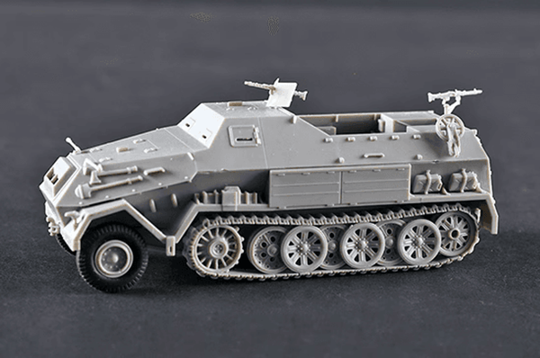 Trumpeter 1/72 Sd.Kfz.8 12t Half-track